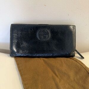 Vintage Authentic Gucci Black
Patent Leather Zip Around Wallet